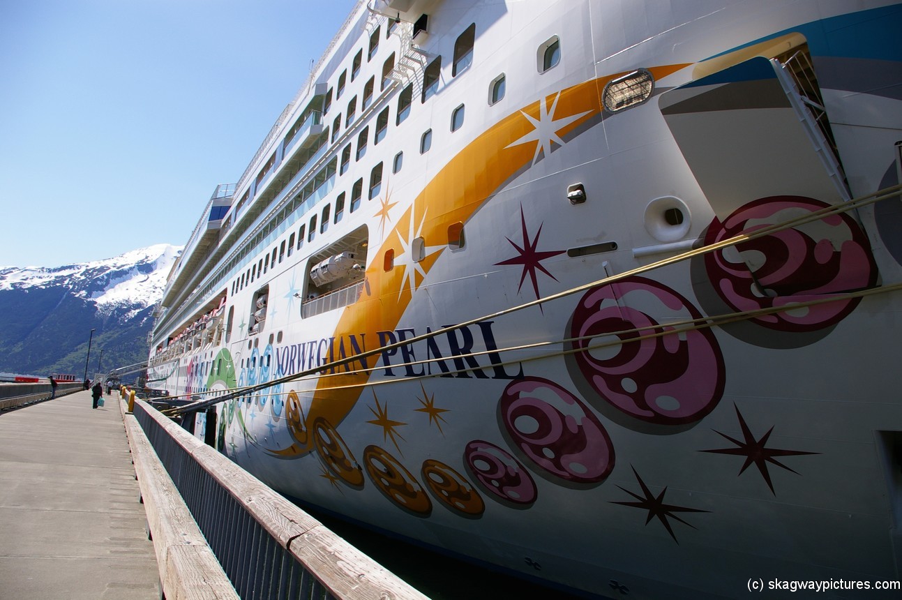 Norwegian Pearl at Skagway.jpg