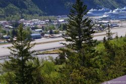Skagway airport runway.jpg
